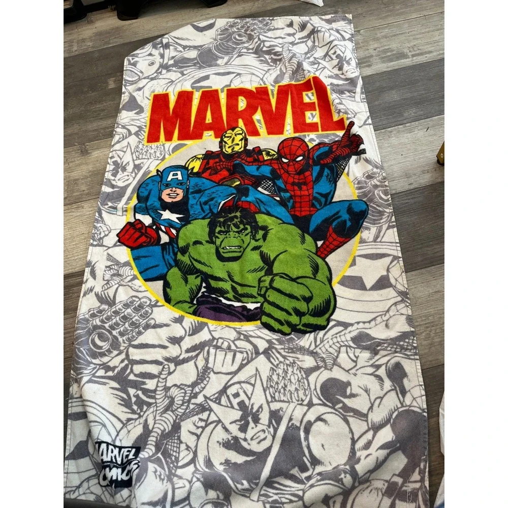 Marvel Comics Avengers‎  Beach Towel READ